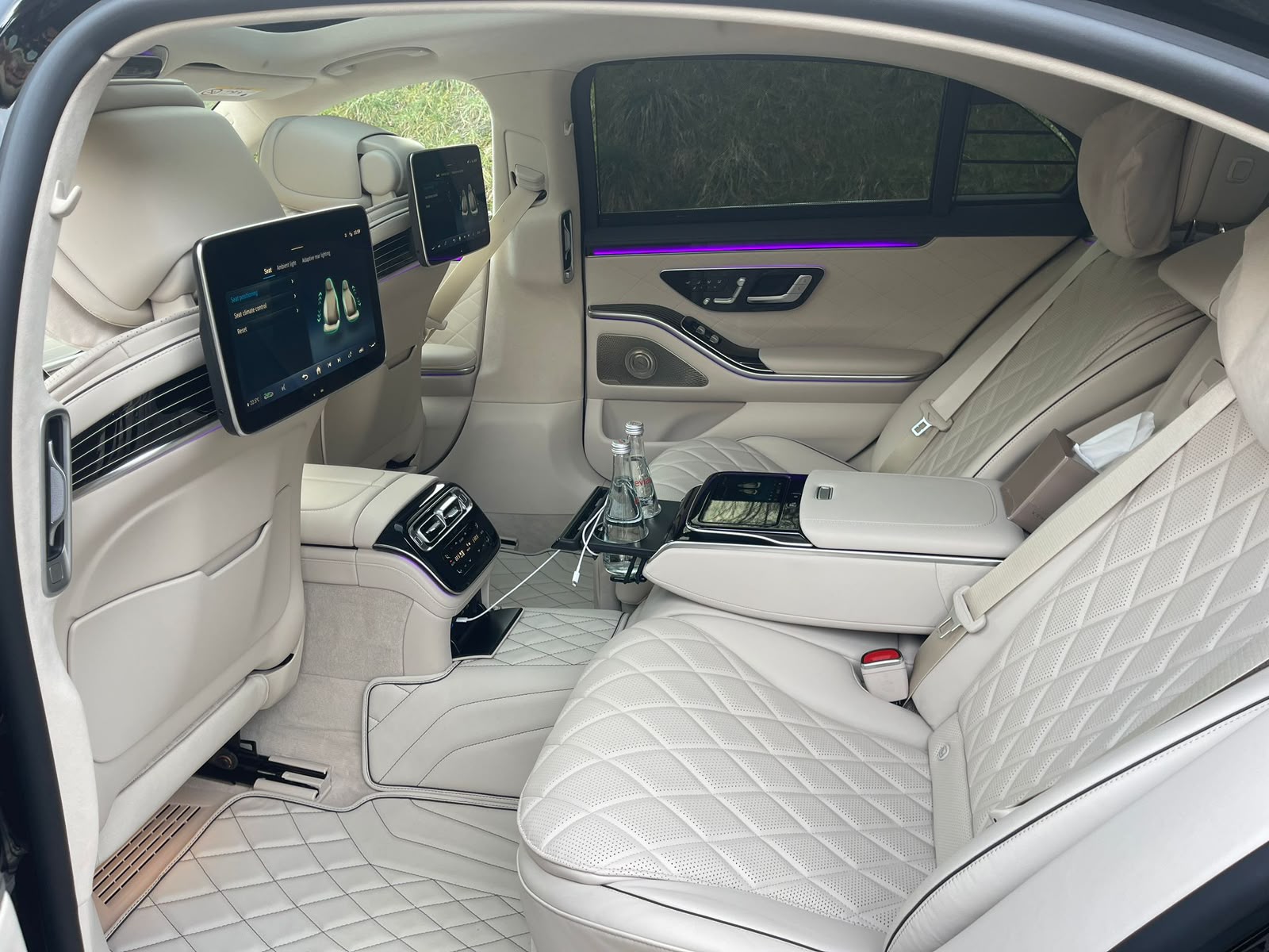 Salon arrière First Class Mercedes-Benz Classe S avec sièges inclinables en cuir Nappa
