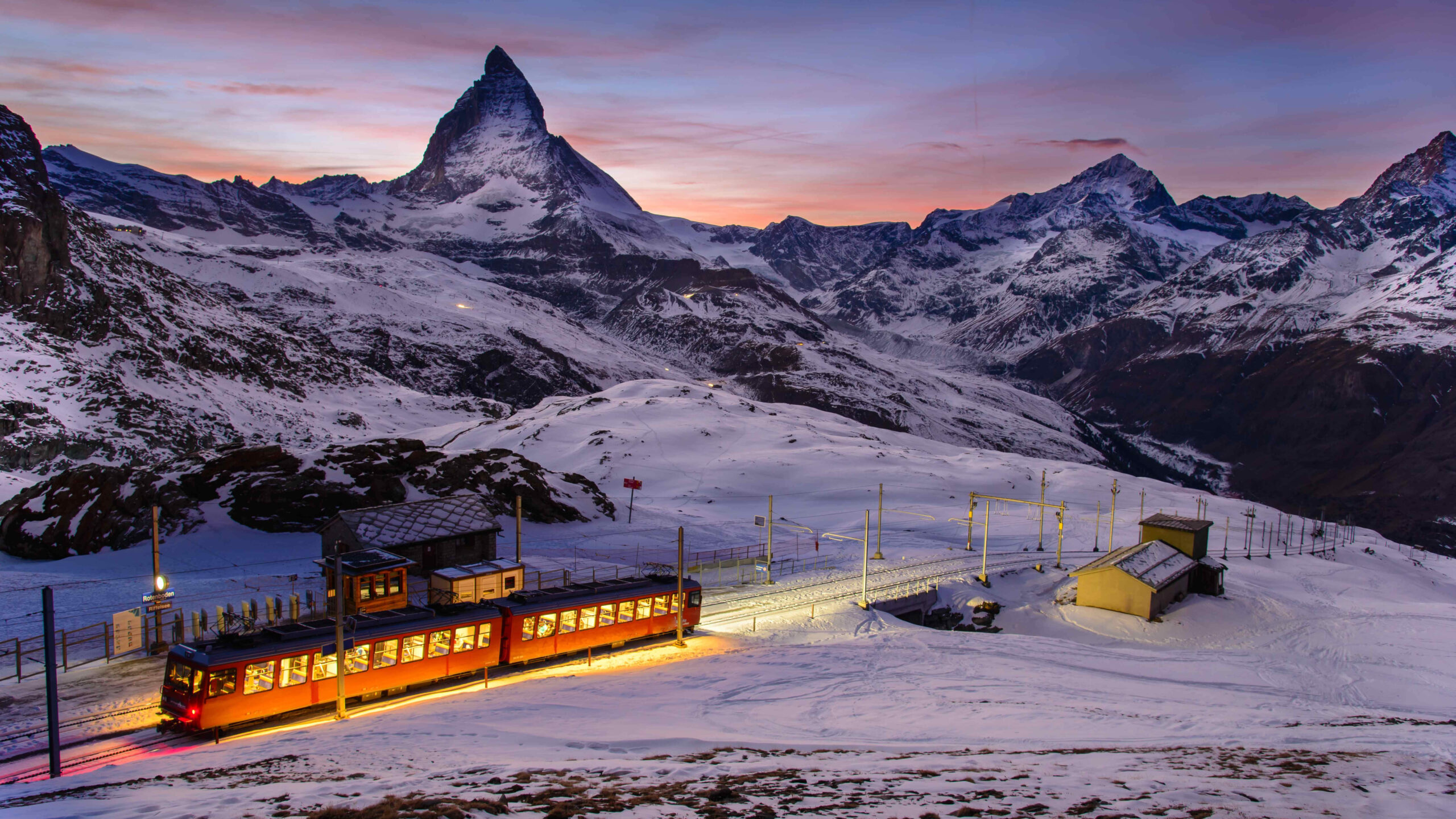 Chauffeur privé avec véhicule premium pour transfert VIP vers Täsch et la station piétonne de Zermatt face au Cervin