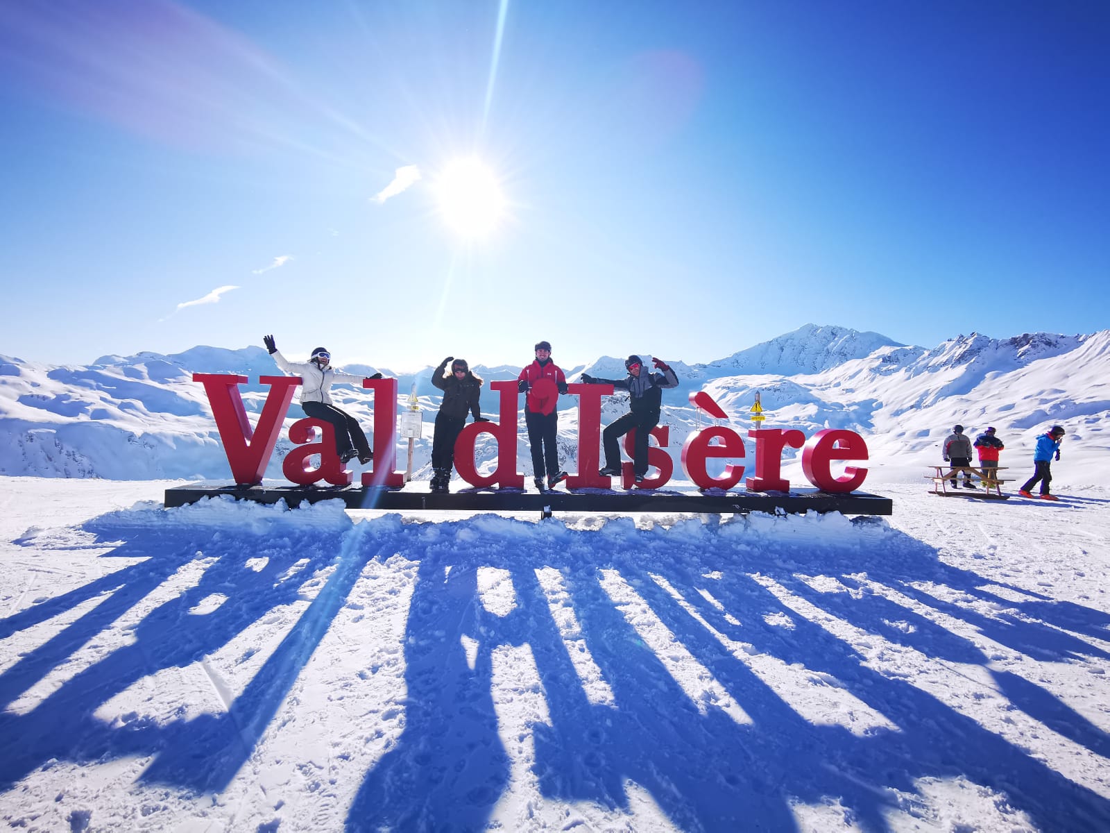 Réservez votre chauffeur Val d'Isère pour un transfert privé prestigieux avec prise en charge porte-à-porte jusqu'à votre hôtel